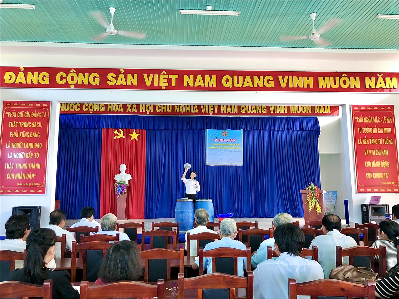 Khai giảng Lop CG KHCN Xu Ly Rac xa Trường Tây, Hòa Thành (2).jpg