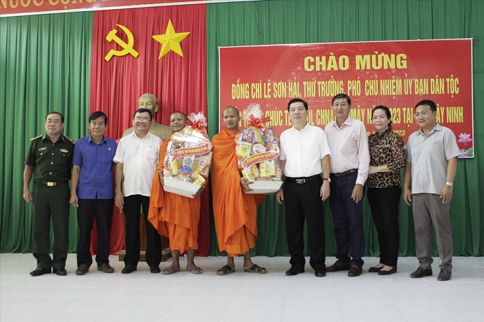 tay ninh tang cuong cong tac o vung dong bao dan toc khmer trong tinh hinh moi